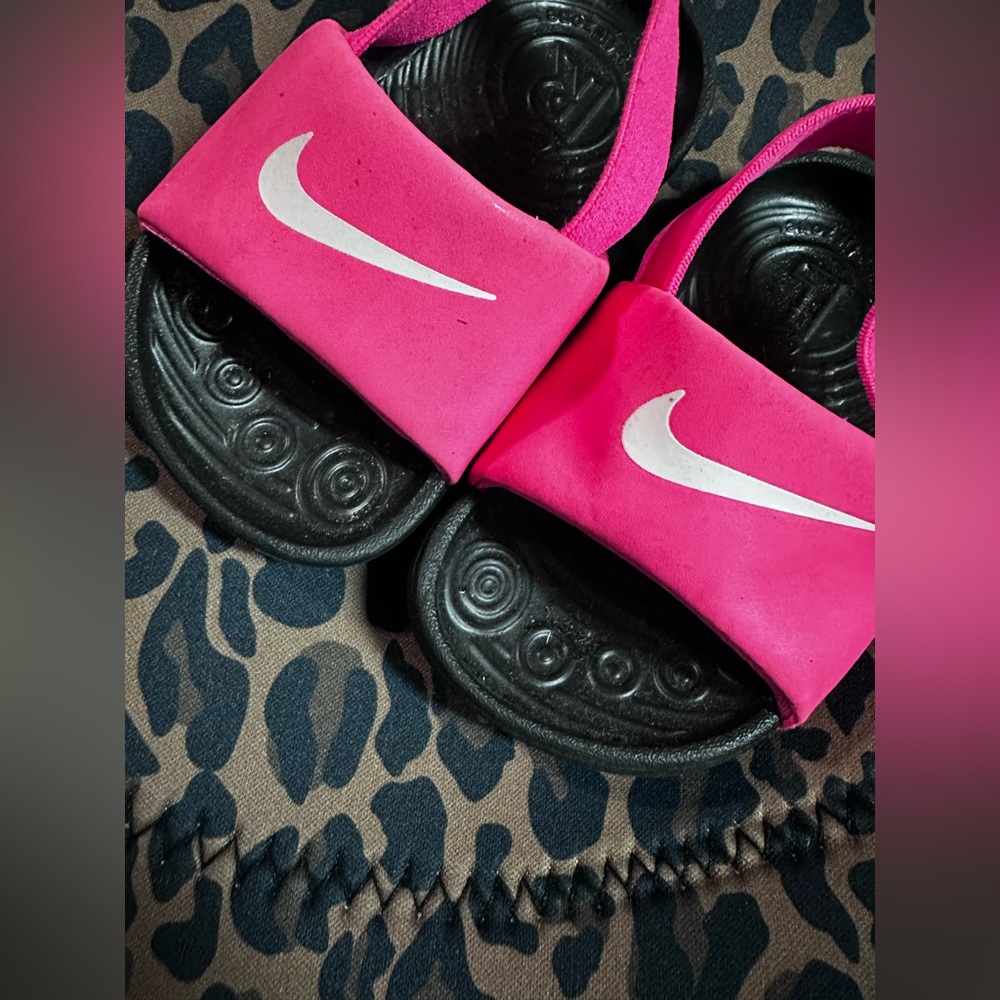 Nike slides with strap!